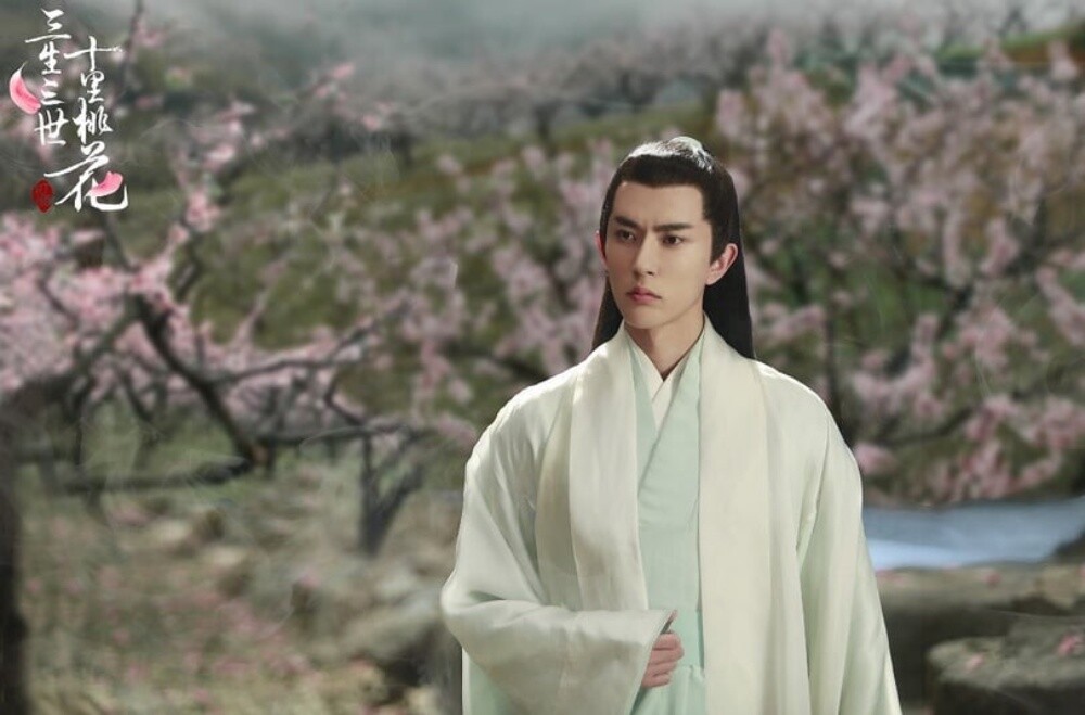 大家對于朦朧應該不陌生，他演過《三生三世十里桃花》、《太子妃升職記》等古裝劇，最受歡迎的角色就是《三生三世十里桃花》裡的四哥「白真」，他憑著帥氣的古裝扮相走紅，今年也出演了白鹿《臨江仙》裡的玄天使者，因此當于朦朧墜樓身亡的消息傳出，粉絲們都非常震驚不捨，合作過的楊冪、迪麗熱巴等演員也都陸續發文悼念。