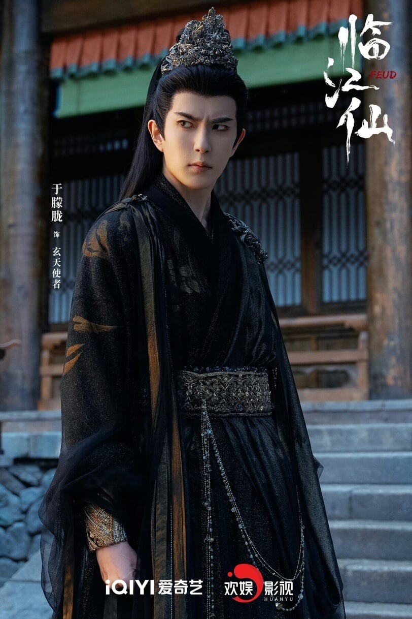 大家對于朦朧應該不陌生，他演過《三生三世十里桃花》、《太子妃升職記》等古裝劇，最受歡迎的角色就是《三生三世十里桃花》裡的四哥「白真」，他憑著帥氣的古裝扮相走紅，今年也出演了白鹿《臨江仙》裡的玄天使者，因此當于朦朧墜樓身亡的消息傳出，粉絲們都非常震驚不捨，合作過的楊冪、迪麗熱巴等演員也都陸續發文悼念。