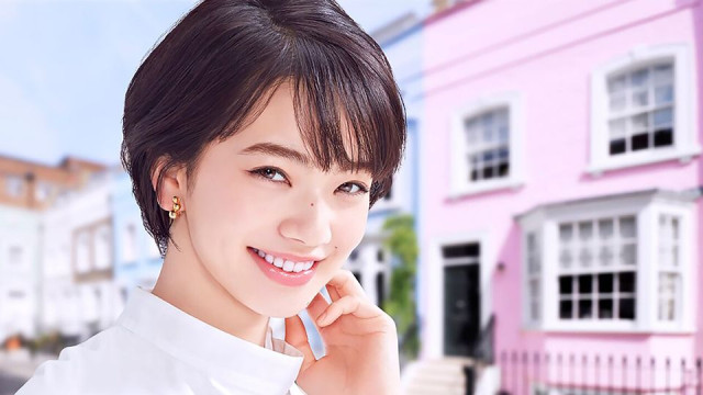愛笑女孩小松菜奈的口妝美，淨白清新的超甜美笑容讓人驚豔！