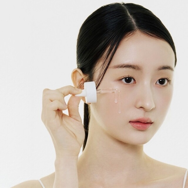 菸鹼醯胺精華液推薦16款！B3功效解析，改善毛孔、暗沉這樣挑！