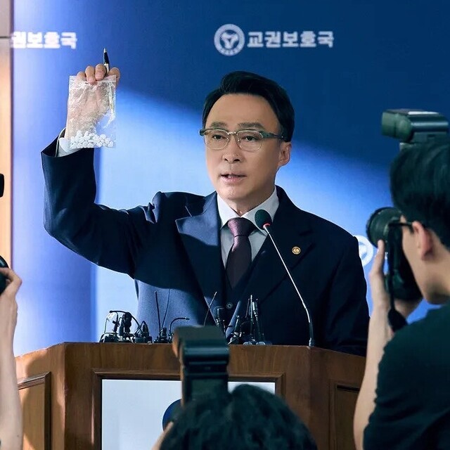 《鐵拳教育》幕後趣事：金南佶二度拒演改變劇本走向，李星民八場發佈會竟是一次拍完！