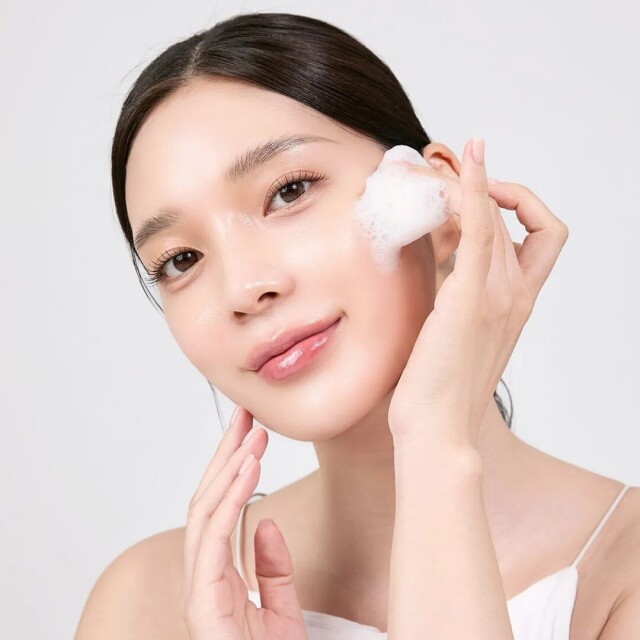2026洗面乳推薦！油肌、混合肌怎麼挑？8款開架高評價洗面乳清單一次看