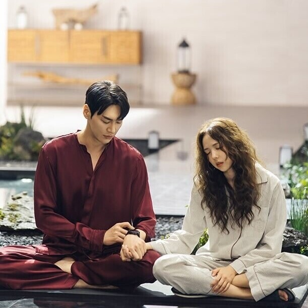 Netflix《戀愛充電中》劇情看點、角色介紹：金英光×蔡秀彬首搭，高甜奇幻戀愛太好嗑！