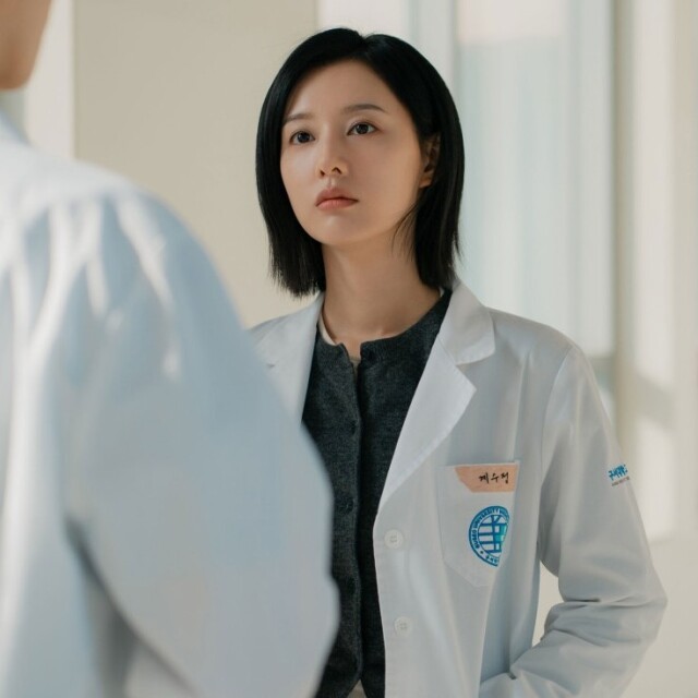 金智媛新劇《Doctor X：白色黑手黨時代》劇情、角色介紹：天才醫生對抗腐敗醫療權貴！