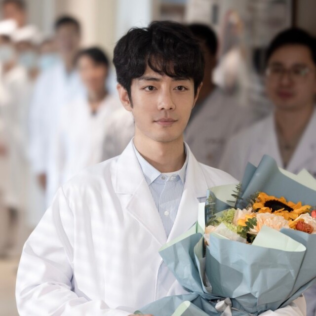 《小城良方》6大劇情看點、角色介紹！肖戰演天才醫生，網評：「笑中帶淚超療癒！」